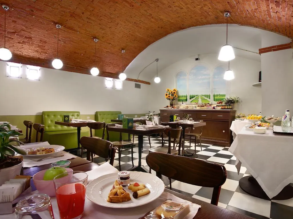 Graziella Patio Hotel Arezzo 4*,