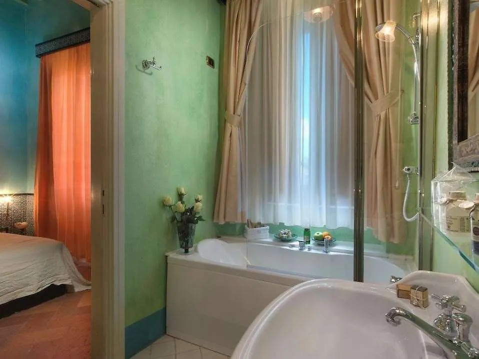 Graziella Patio Hotel Arezzo 4*,